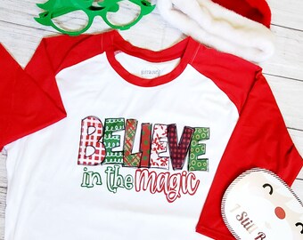 BELIEVE iN THE MAGIC!  Printed Raglan Sleeve Tee - Belive in the Magic Doodle Font Christmas Print - Raglan Sleeve Tee