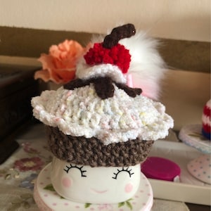 Marshmallow Mug Hat