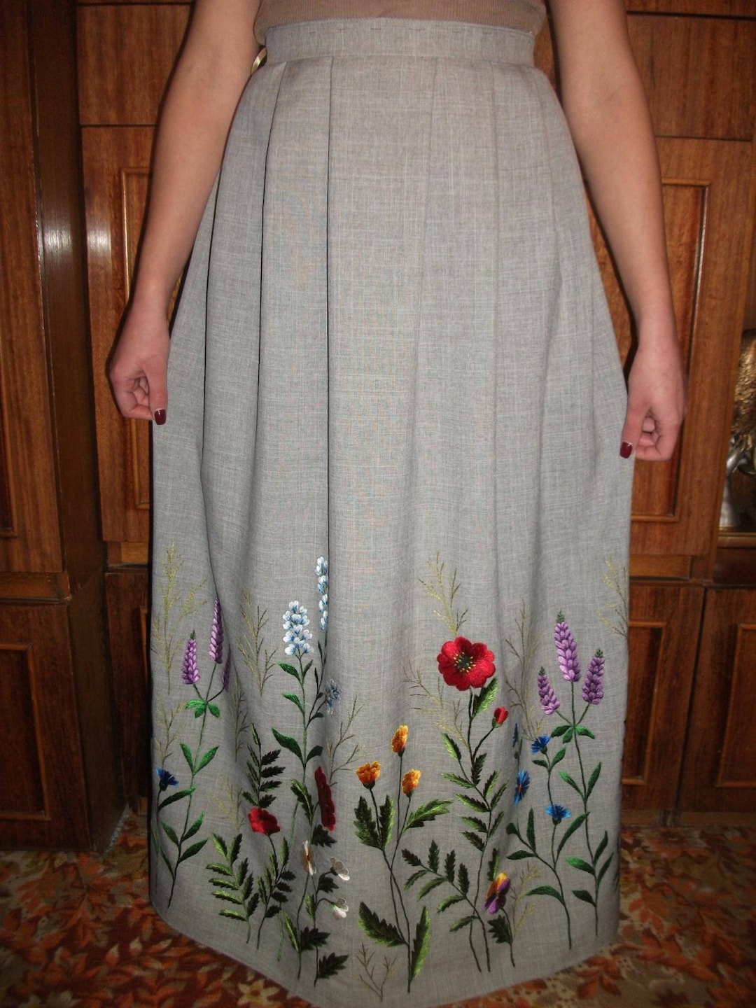 Flower embroidered skirt hotsell