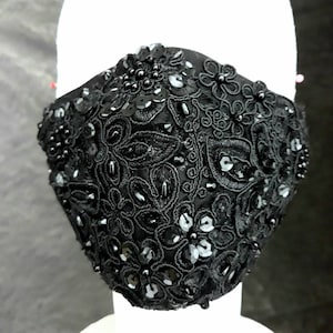 Máscara de tecido de designer de renda preta com contas e bolso para filtro