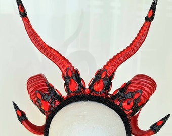 Tocado gótico de vampiro rojo y negro con cuernos dobles, tocado para disfraz de Halloween, corona de demonio