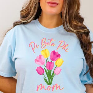 Pi Phi Mom’s Tulip Tee // Sorority Mom Shirt // Pi Beta Phi Shirt // Comfort Colors Shirt // Sorority Mom T-Shirt