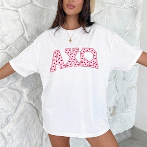 Camiseta Alpha Chi Hearts con letras griegas // Alpha Chi Omega // Camiseta de hermandad // Regalos de hermandad // Regalo para hermanas mayores y menores