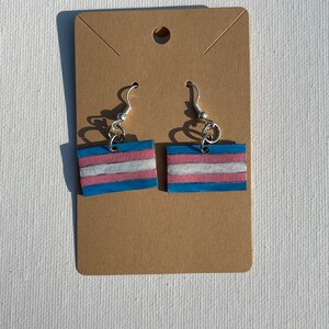 Brincos do Orgulho Transgênero