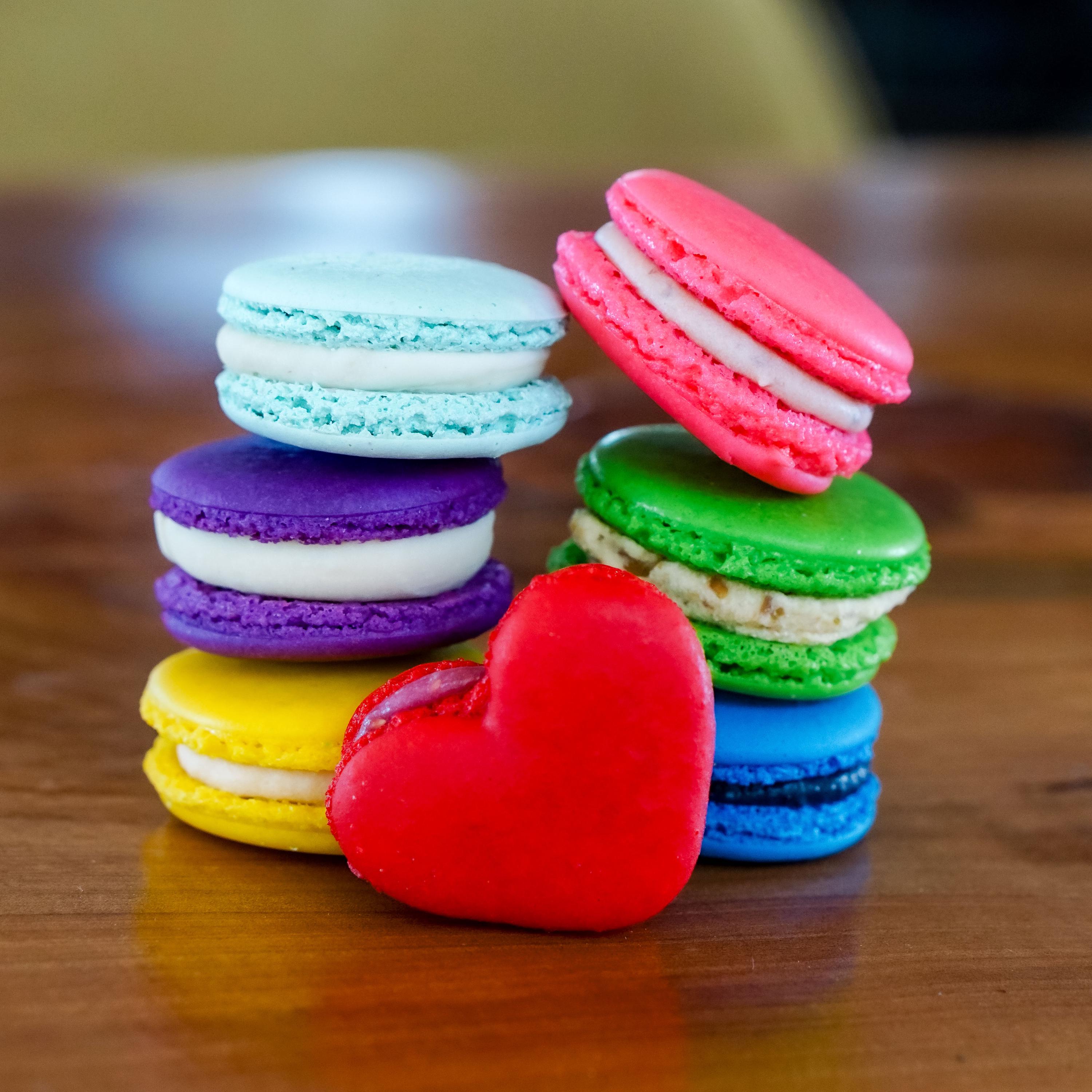 20 Handcrafted Macarons in Elegant Gift Box - Etsy