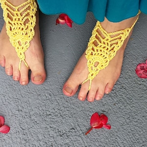 Pineapple stitch barefoot sandals - crochet pattern