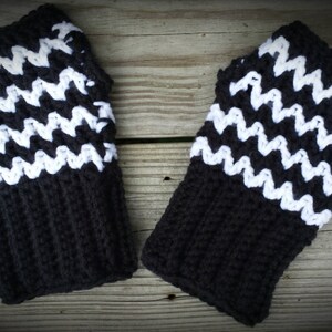 Wavy V-Stitch Fingerless Mitts pdf crochet pattern - instant download
