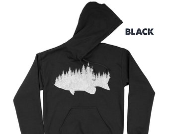 Sudadera con capucha para pesca de lubina: Escena de bosque de pinos con lubina (mezcla de algodón suave)