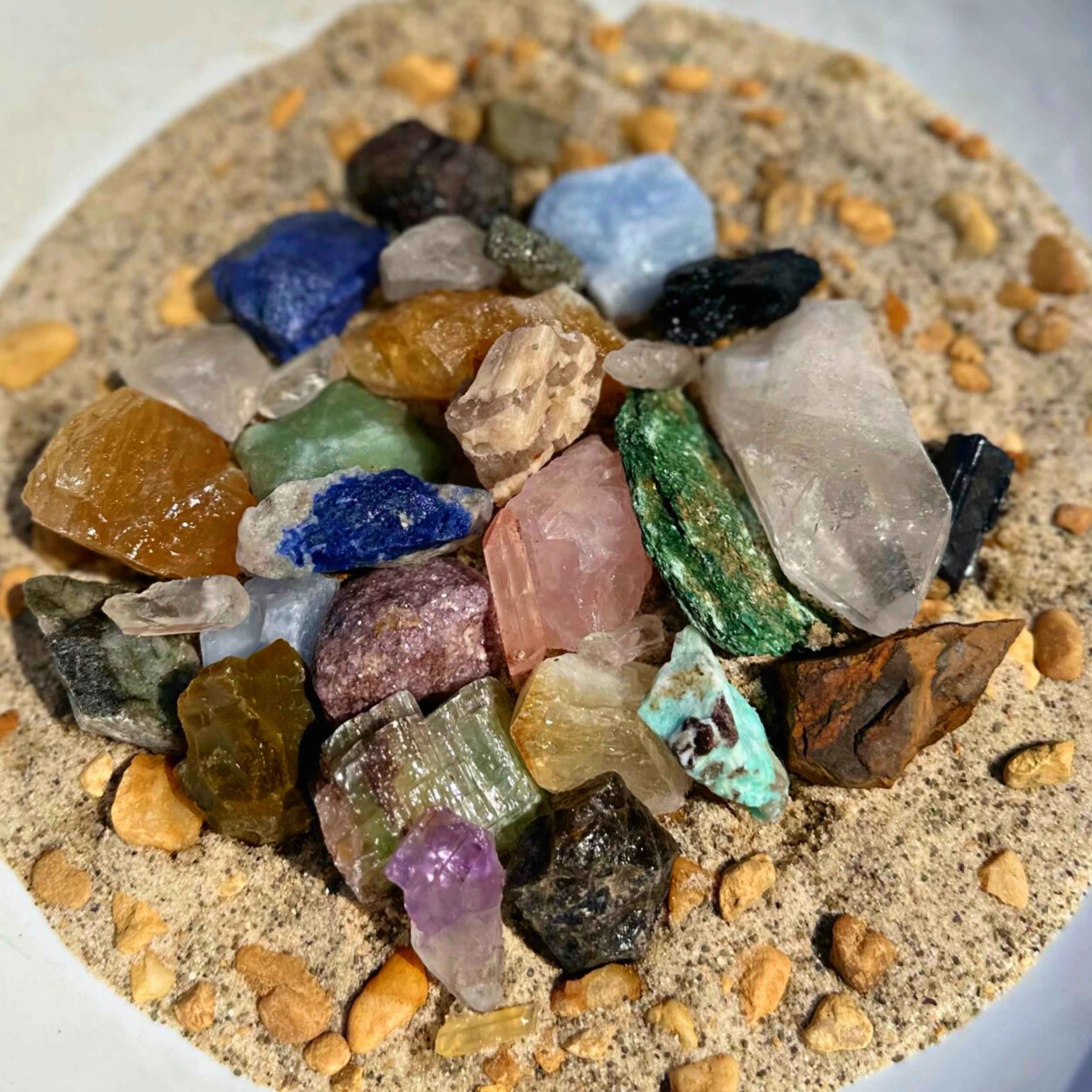 Gem Dig | 10 POUNDS Rough Gemstone Mix + Classifier, Sieve & Gem