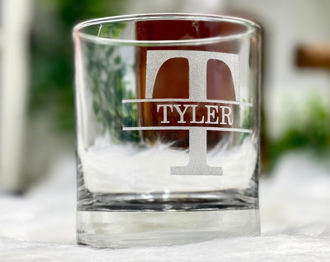Personalized Whiskey Glasses for Groomsmen Proposal Gift Ideas Custom Glasses and Wedding Party Favor Gifts