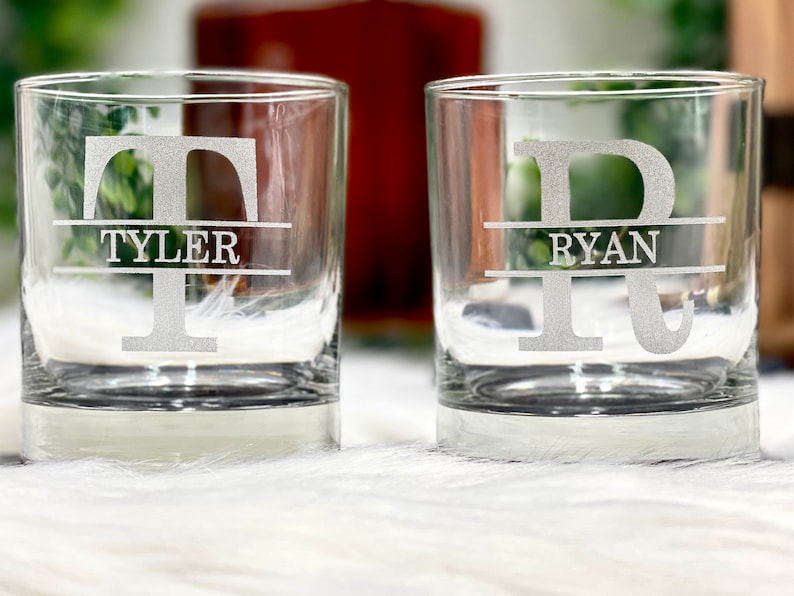 Personalized Whiskey Glasses for Groomsmen Proposal Gift Ideas Custom Glasses and Wedding Party Favor Gifts Bild 5