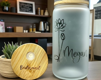 Birth Flower Bridesmaid Can Glass with Engraved Lid, Personalized Bridal Party or Maid of Honor Gift