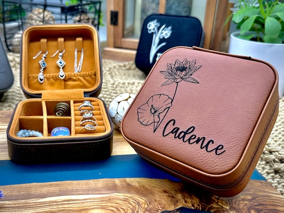 Birth Flower Mother's Day Gift Jewelry Travel Case Gifts for Women Personalized with Birth Flower Month and Custom Name Jewelry Case