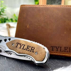 Set de regalo para padrinos de boda con cartera personalizada y navaja de bolsillo grabada