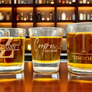 Engraved Shot Glass, Personalized Shot Glass Gift for Groomsmen Party, Family and Friends Party Graduation Shot Glasses for Wedding Favors