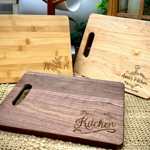 Cutting Board Personalized Gift for Mom, Kitchen Gifts for Mom&#39;s Christmas, Grandma Gift from Granddaughter, Cheese Serving Board for Wine