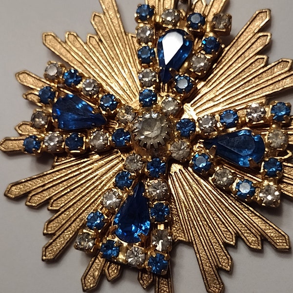 Magnificent ROYAL Maltese CROSS Sapphire Crystals on Gold Tone Sunburst PENDANT--Excellent Condition!