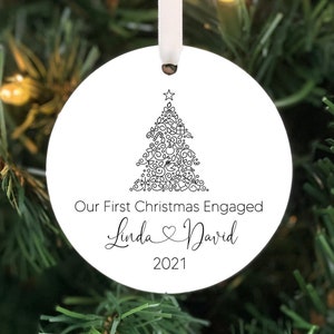 Ornement engagé personnalisé, Ornement de fiançailles personnalisé, Cadeau de fiançailles, Annonce de fiançailles, Ornement de Noël engagé, art au trait