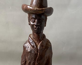 Handgeschnitzte Holz Volkskunst Figur Mann mit Hut ; Rustikale Vintage Mid-Century Skulptur, Außenseiter Kunst,