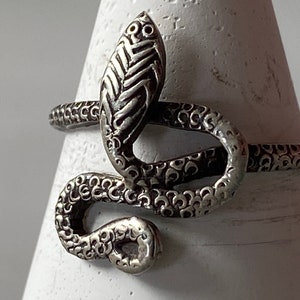 1970er Jahre Ägyptische Kobra Ring: 800er Silber Schlange, Größe M.5 UK, 6.5 US 13-53 EU