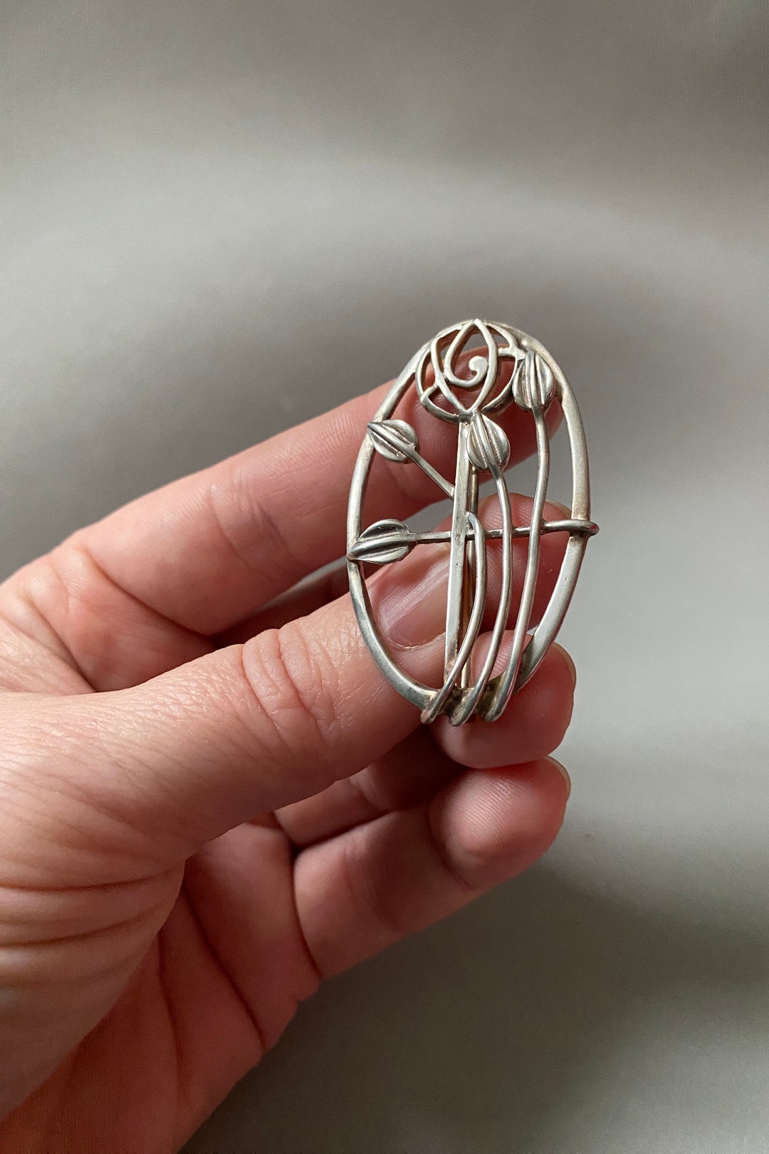 Alexander Castle Spilla In Argento Sterling 925 Ispirata A Charles Rennie Mackintosh, 43x22 Mm, In Cofanetto Regalo, Gioiello Donna