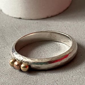 Vintage Handmade Silver Ring with Gold Tone Beads, Minimalist Artisan Band, Mixed Metal Look, Size Q.5 UK,  58 18 EU,  8.5 US;