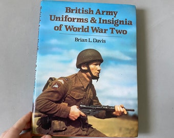 Militaria book. British Army Uniforms & Insignia of World War Two - Davis 1983, WW2 military equipment and badges illustrated sourcebook