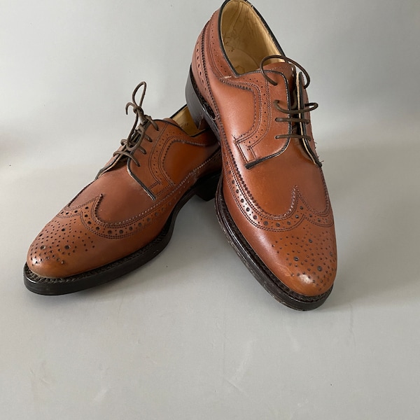 Vintage unisex laced full brown brogue oxford hush puppies shoes by Saxone of Scotland 6.5  39.5  8.5 US For men, but unisex really