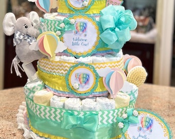 Pastel de pañales con forma de globo aerostático, oso de peluche, cepillo/peine, toallitas, insertos y letreros temáticos, tarjeta de mesa, adorno para pastel de globo aerostático, 5 niveles