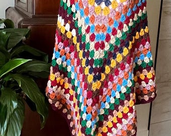 Multicolored poncho—off white neck