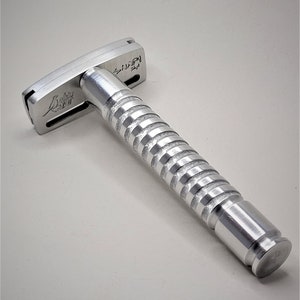 The SNAP! VERSION 2.0 - Single edge safety razor