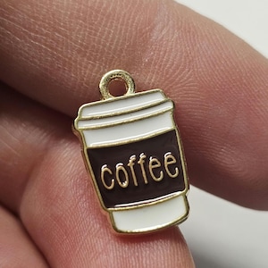 2 - 10 Stück Kaffeetassen-Anhänger | Braune Emaille-Anhänger 18 mm | Gold Kaffee Liebhaber Anhänger für Armbänder, Halsketten & DIY Schmuck
