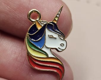 1–5 piezas de dijes de unicornio azul/colgantes de esmalte dorado. Suministros de joyería de fantasía. Dijes para pulseras y collares infantiles. Unicornio dorado claro. 20 x 13 mm.