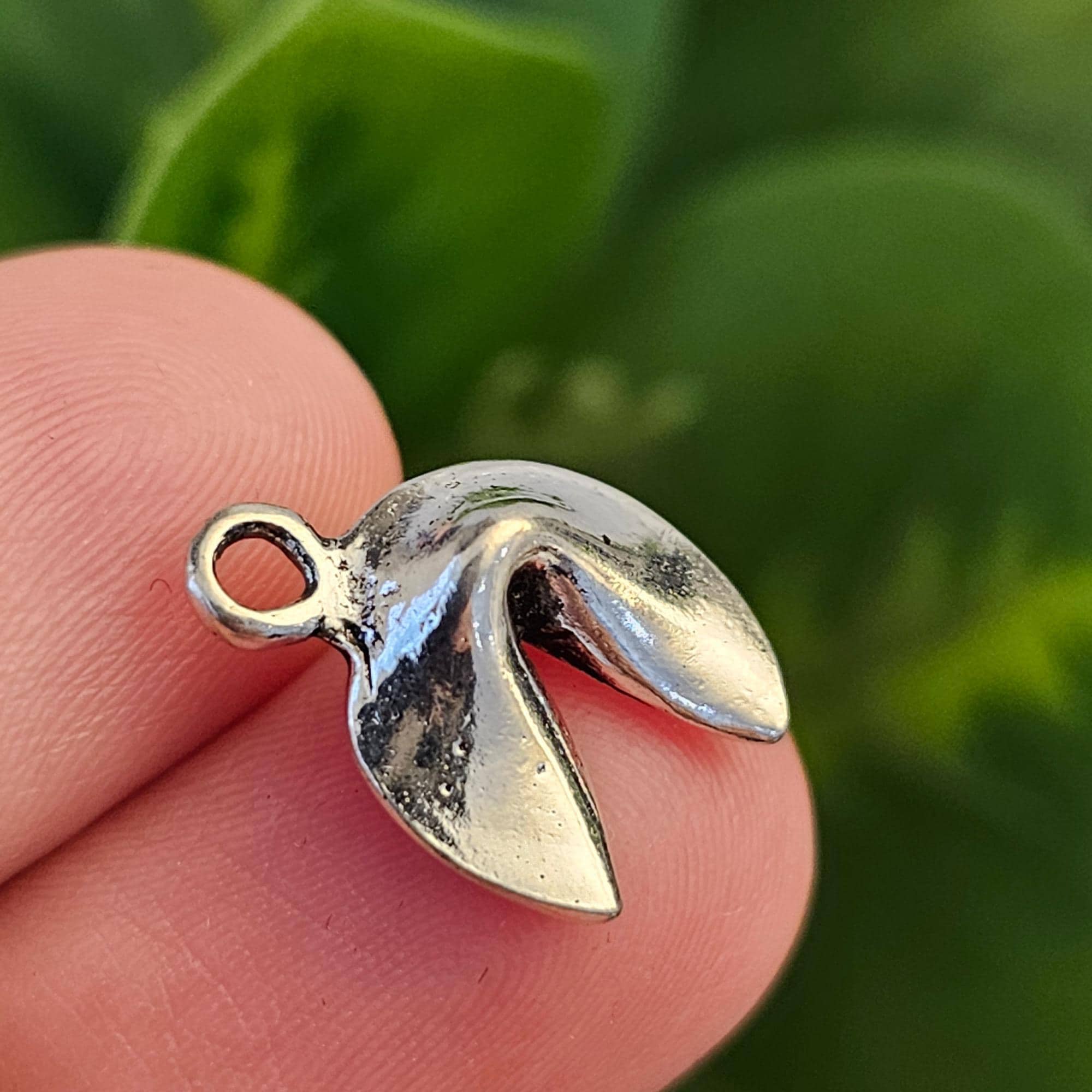 20x Tibet Silver Tone Alloy Heart Charm Pendants – 18x15mm, Engraved Mom/Dad/Sister, Unbranded