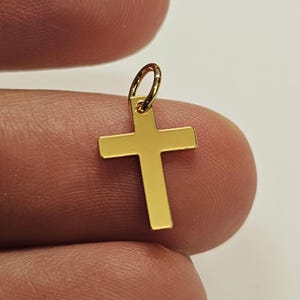 Pendentif croix en or 18 carats, petite breloque croix minimaliste, croix en or résistante à la ternissure, accessoires de bijoux religieux, 12,5 mm image 2