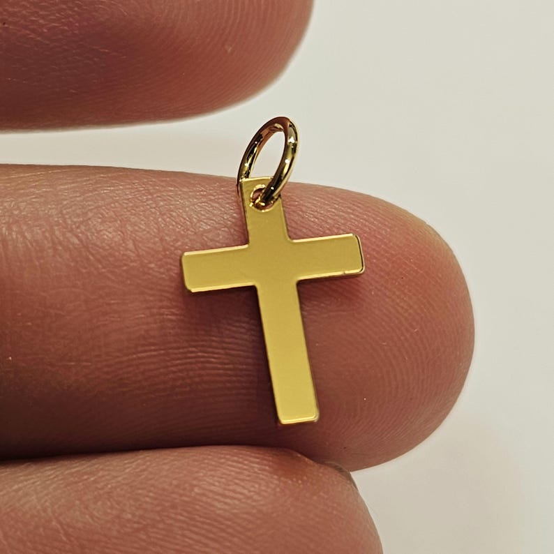 Pendentif croix en or 18 carats, petite breloque croix minimaliste, croix en or résistante à la ternissure, accessoires de bijoux religieux, 12,5 mm image 2