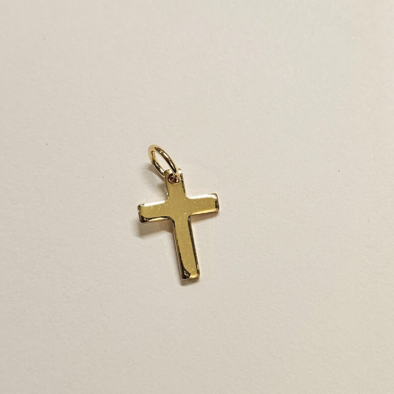 Pendentif croix en or 18 carats, petite breloque croix minimaliste, croix en or résistante à la ternissure, accessoires de bijoux religieux, 12,5 mm image 5