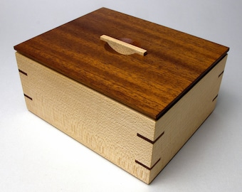 シカモア ジュエリーBOX Sycamore Wooden Box With Walnut Lid - Japanese | Modernist