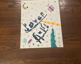 Könnte beinhalten: Ein weißer Poster mit den Worten "Power Full" in Blau und Schwarz. Der Poster ist mit verschiedenen bunten Zeichnungen verziert, darunter ein Schmetterling, ein Halbmond, ein Eis am Stiel und ein Kaktus.