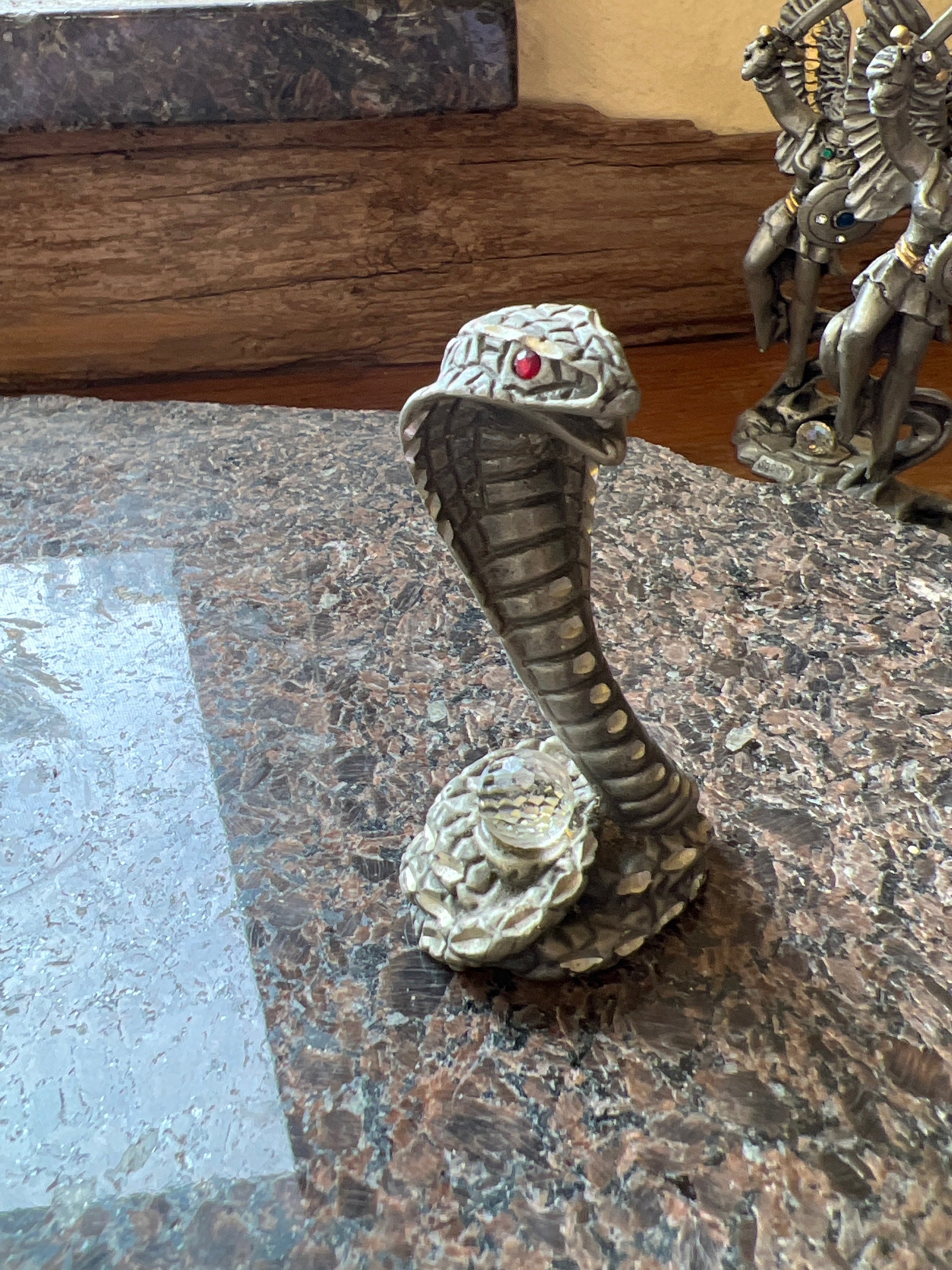 LA COBRA/HOW MUCH SNAKE CAN YOU TAKEメロハー Vivitar RC King Cobra Toy – ShopCGX