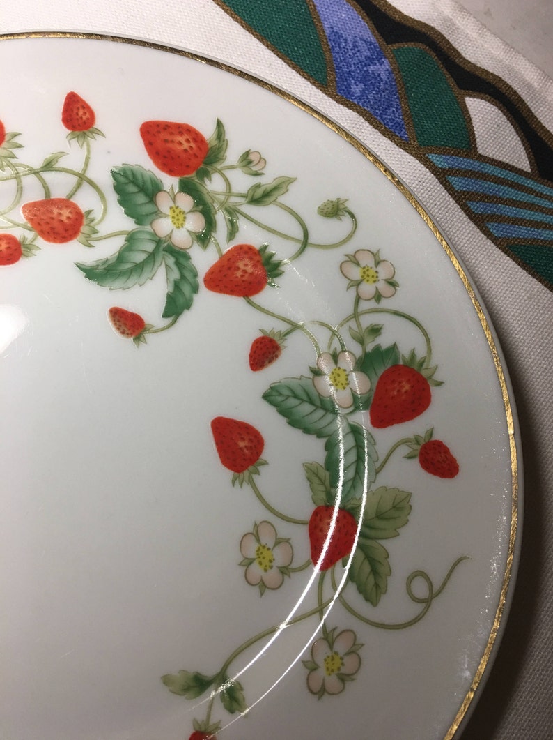 Set of Six Avon Porcelain Dessert Plates with 22KG Trim 7-12 Diameter Brazil 1978