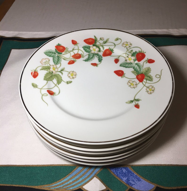 Set of Six Avon Porcelain Dessert Plates with 22KG Trim 7-12 Diameter Brazil 1978