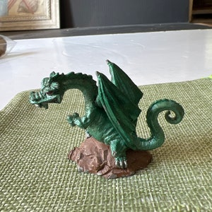 1985 Perth Pewter winged Pewter Dragon With Green Skin Red Eyes Unsigned 1-3/4”T x 2-1/2”L x 1-1/8”D