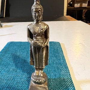 Stojący Budda Metalowa Figurka 4”T Brąz Barwiony