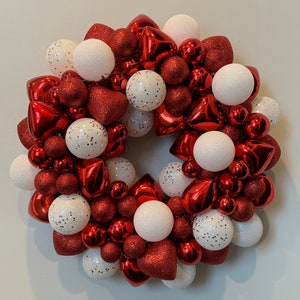 Valentine bauble wreath