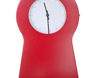 イケアのキーホール時計、90年代、赤、置き時計または壁に掛ける時計
