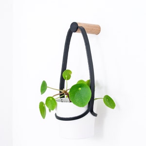 Peg Wall Planter black, plant hanger, leather plant holder, plant holder, wall planter, the perfect gift, stocking filler, christmas gift