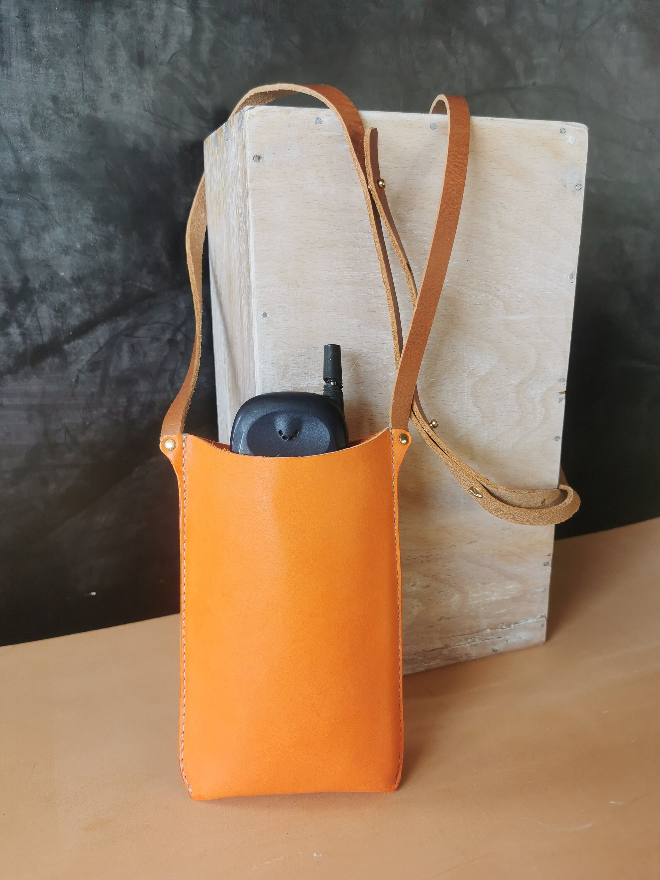 Sac bandoulière de téléphone avec écran tactile en cuir gris – Bijoux Sac bandoulière de téléphone avec écran tactile en cuir gris – Bijoux