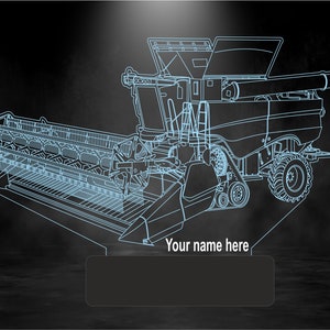 Peut inclure: Un dessin au trait bleu d'une moissonneuse-batteuse sur fond noir. La moissonneuse-batteuse a une grande trémie à grain et un long  header. Le texte "Your name here" est sous la moissonneuse-batteuse.