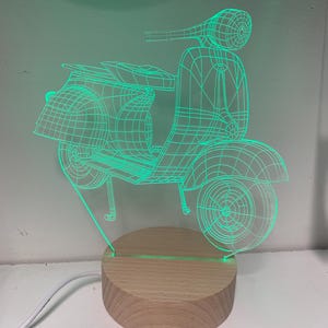 Roller Vespa 3D Illusion Nachtlicht, 7-Farben LED-Licht, Made in the UK